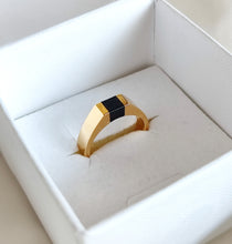 Charger l'image dans la galerie, Bague en plaqué or 23 carats et bois d'ébène dans son ecrin